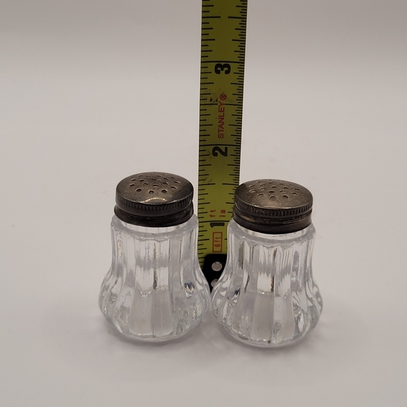 Vintage Clear Acrylic Plastic Mini Salt & Pepper Shakers Metal Lid - Picture 5 of 5